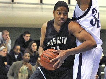 Men's Basketball Sweeps Season Series from SNHU with 69-58 Win on Saturday