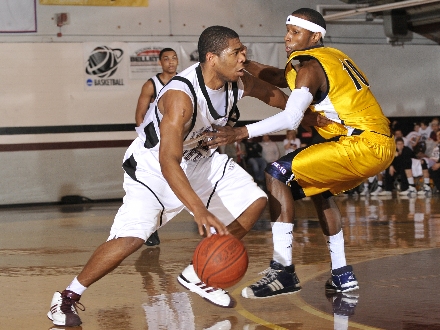 Men's Basketball Uses Late Run to Pull of Come-From-Behind 50-46 Win Over New Haven on Tuesday