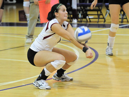 Volleyball Nipped By Le Moyne, 3-2