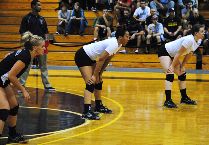 Swiderski, Ray Steal Show as Volleyball Puts Away Merrimack, 3-1