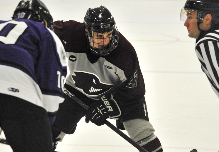 Late Goal Sinks Men’s Ice Hockey in Home Finale, Ravens Fall to SNHU, 3-2
